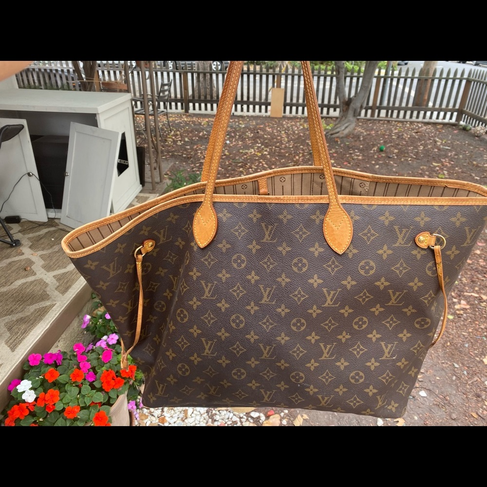 Louis Vuitton neverfull 22”